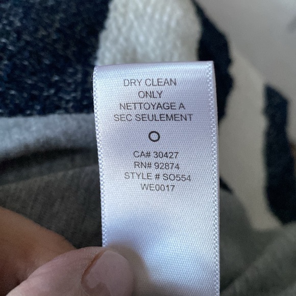 Splendid navy/cream wide strip, textured short blazer! Zip closure Size Medium - Picture 14 of 17